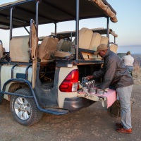 Vorbereitungen für den Sundowner, Hluhluwe-iMfolozi Park